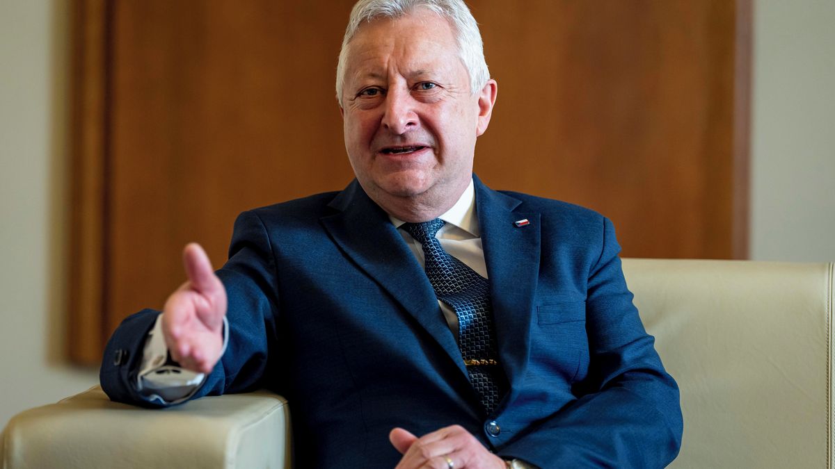 Zůna předloží Babišovi návrhy na nového náčelníka Generálního štábu